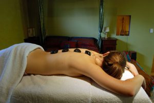 Corso di Hot Stone Massage- La Terra di Mezzo - Aosta