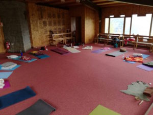 ritiro yoga dell'essere - La Terra di Mezzo - Formazione Massaggi Aosta
